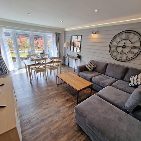 The Lakes Rookley ภายนอก รูปภาพ Interior of a static