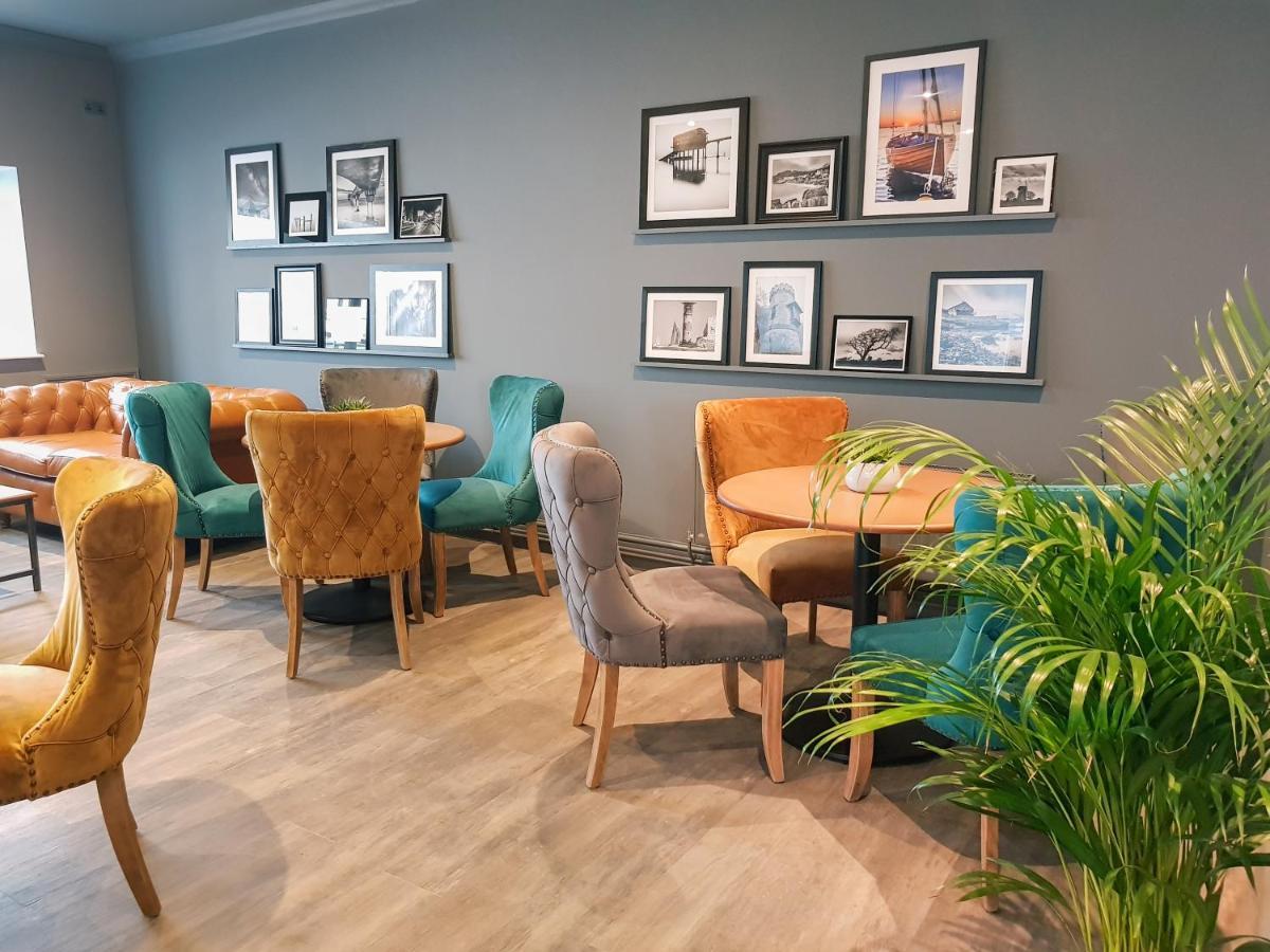 The Lakes Rookley ภายนอก รูปภาพ The interior of the new lounge