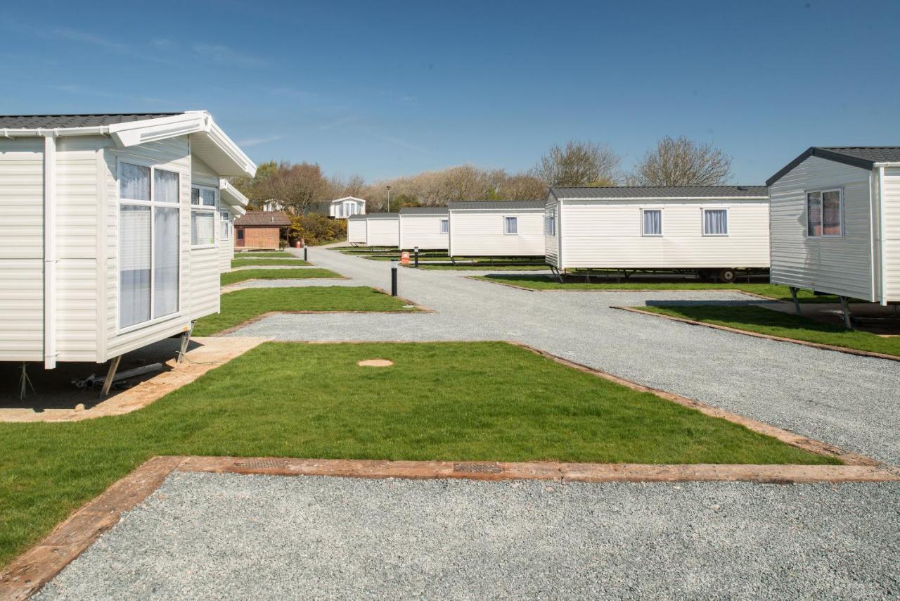 The Lakes Rookley ภายนอก รูปภาพ Static caravans at a static caravan park