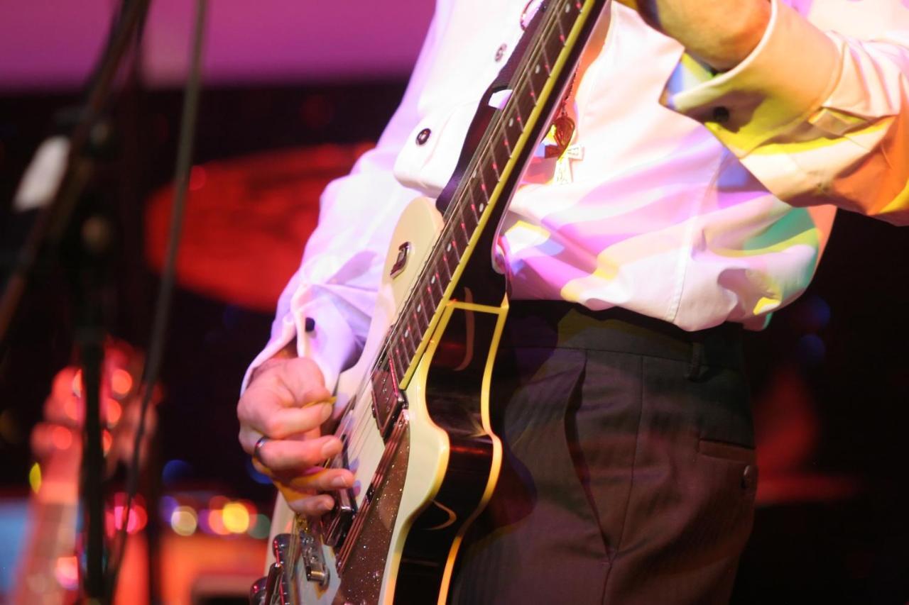 The Lakes Rookley ภายนอก รูปภาพ Gary Moore
