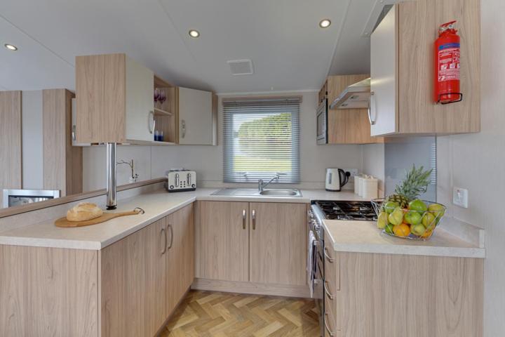 The Lakes Rookley ภายนอก รูปภาพ A typical kitchen