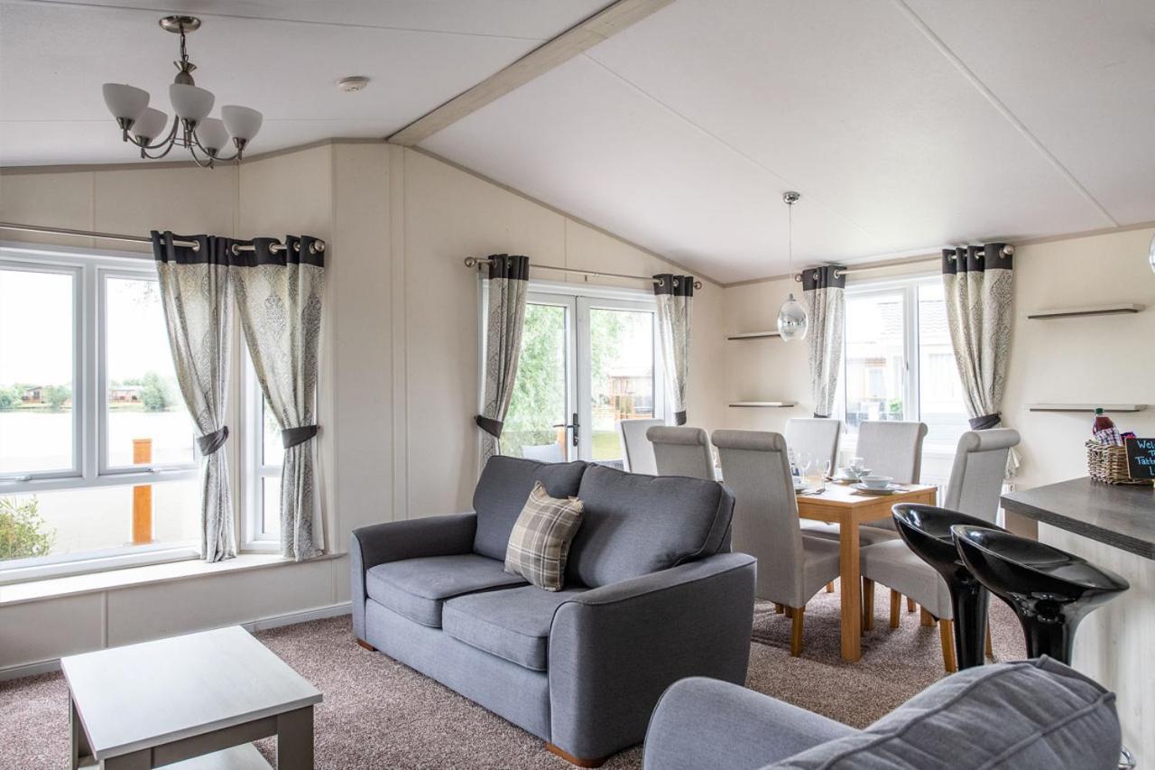 The Lakes Rookley ภายนอก รูปภาพ Interior of a static